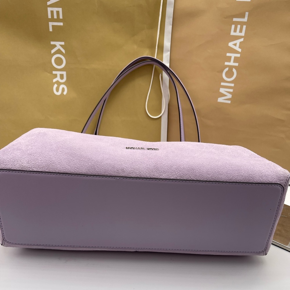 MICHAEL KORS Christina Lg Suede Triple Gasset Shoulder Tote Bg
Light Quartz 
NWT - Picture 9 of 16